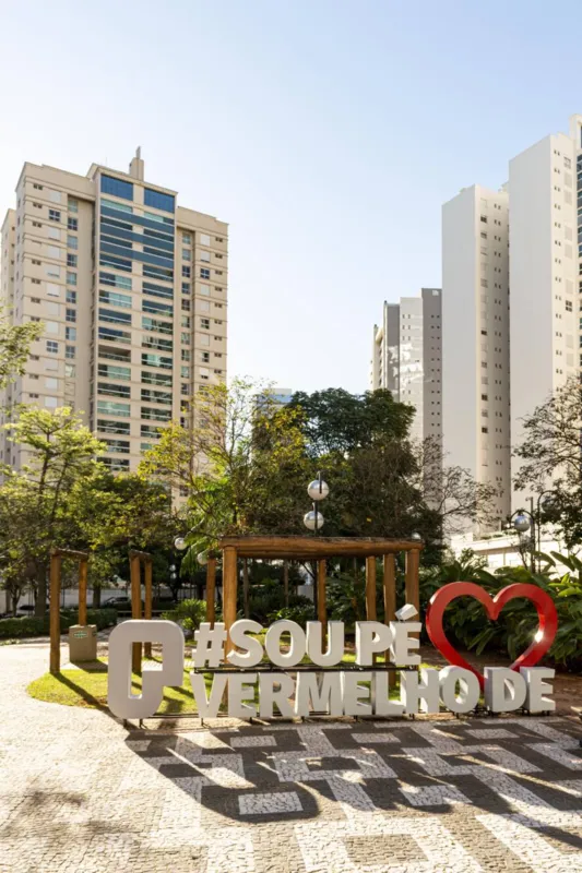 Imagem ilustrativa da imagem Praça Pé Vermelho: dez anos de história em Londrina