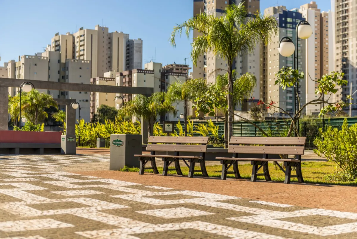 Imagem ilustrativa da imagem Praça Pé Vermelho: dez anos de história em Londrina