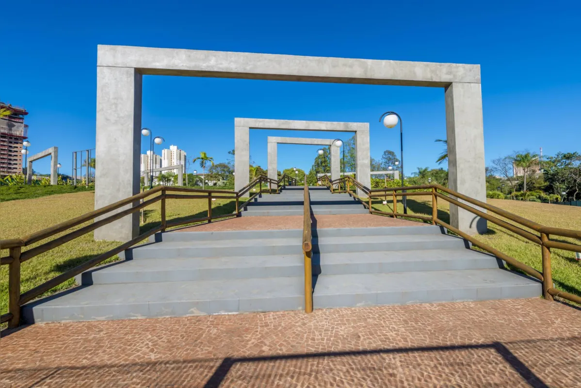Imagem ilustrativa da imagem Praça Pé Vermelho: dez anos de história em Londrina