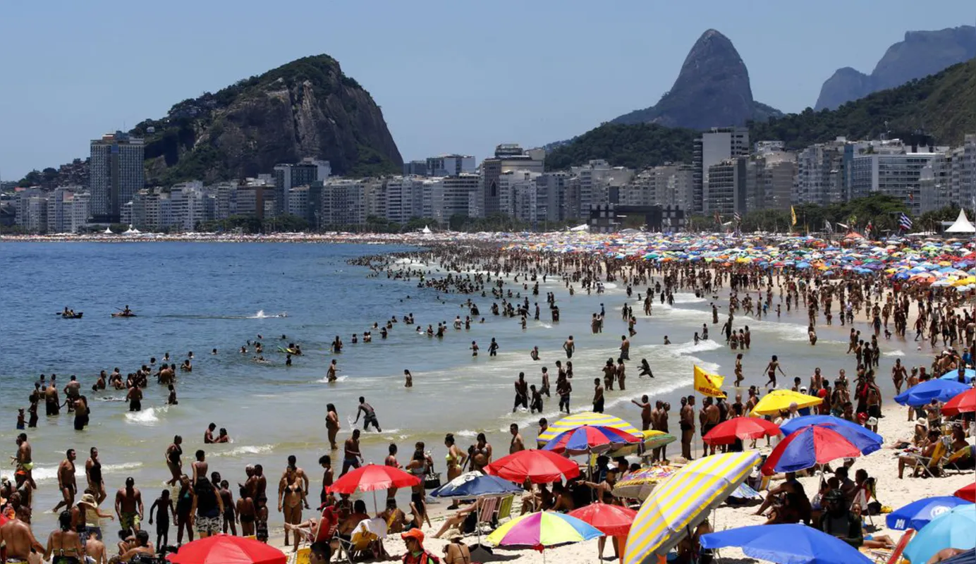 Imagem ilustrativa da imagem Praia de Copacabana será primeira no Rio a ter reserva de areia por aplicativo