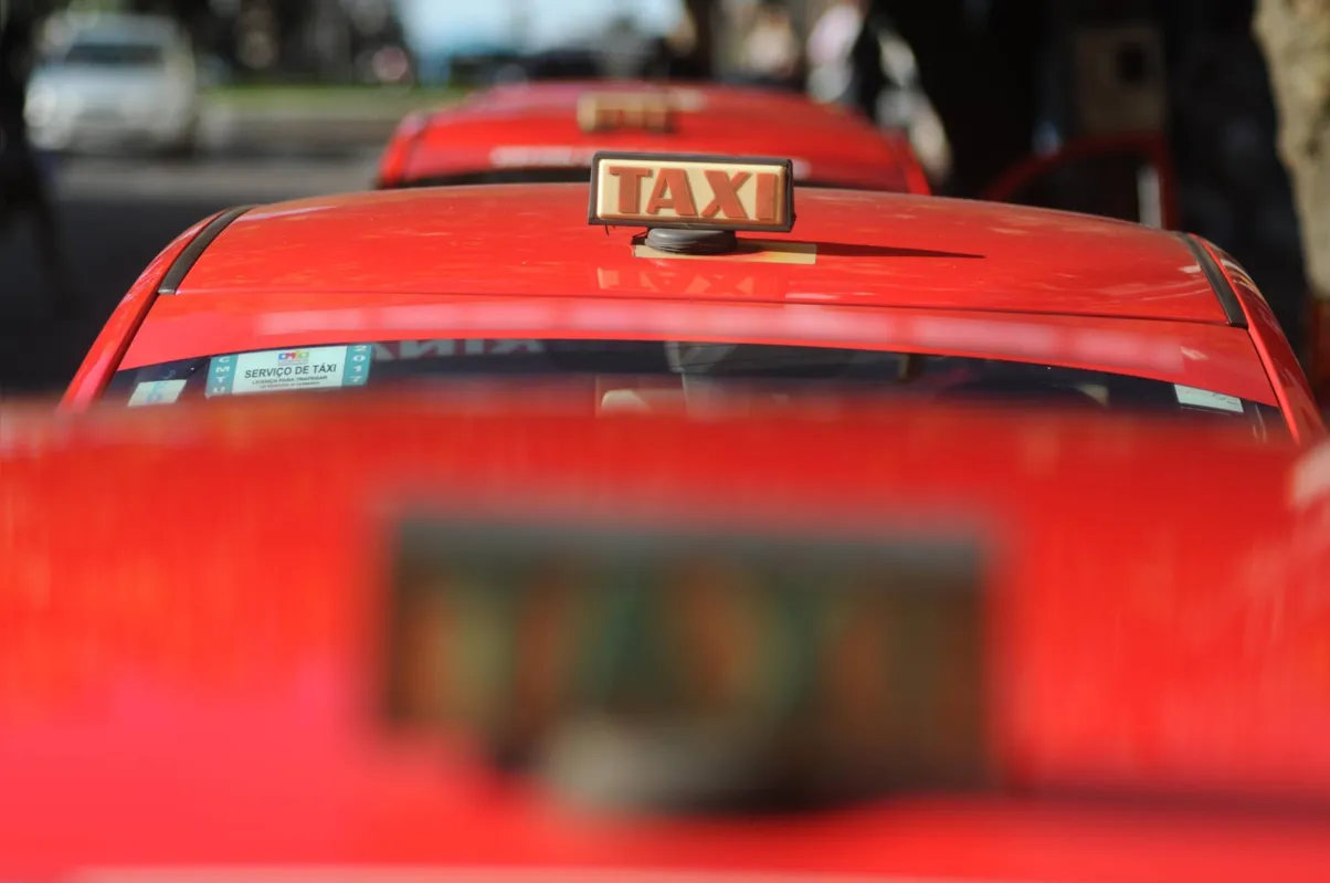 Imagem ilustrativa da imagem Prefeitura pretende reduzir taxas e multas para taxistas em Londrina