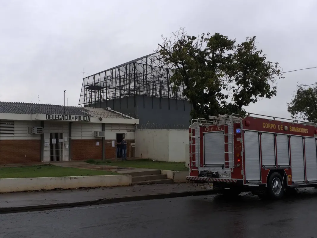 Bombeiros voltaram à cadeia para limpar o lugar