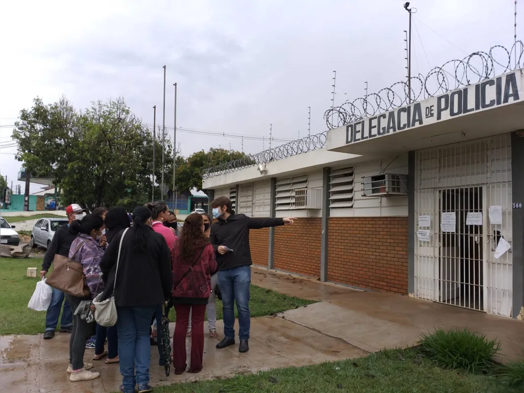 Familiares de detentos foram em busca de informações sobre o estado de saúde dos que sobreviveram