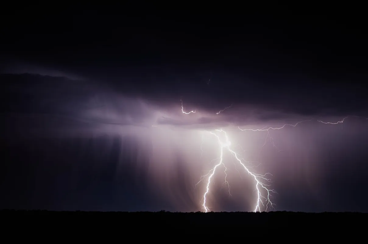 Imagem ilustrativa da imagem Tempestade causa estragos no Norte e Noroeste do Paraná