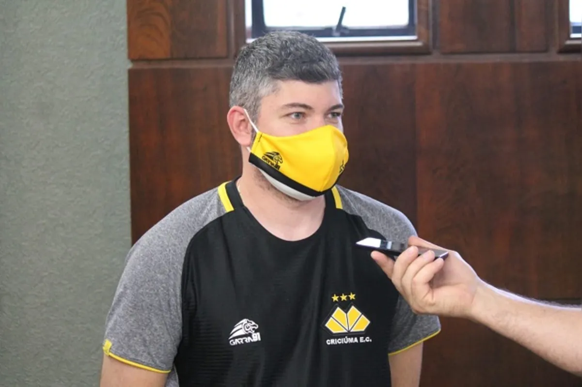 O médico do Criciúma, Ricardo Furtado, disse que jogadores foram retirados da relação de jogo.