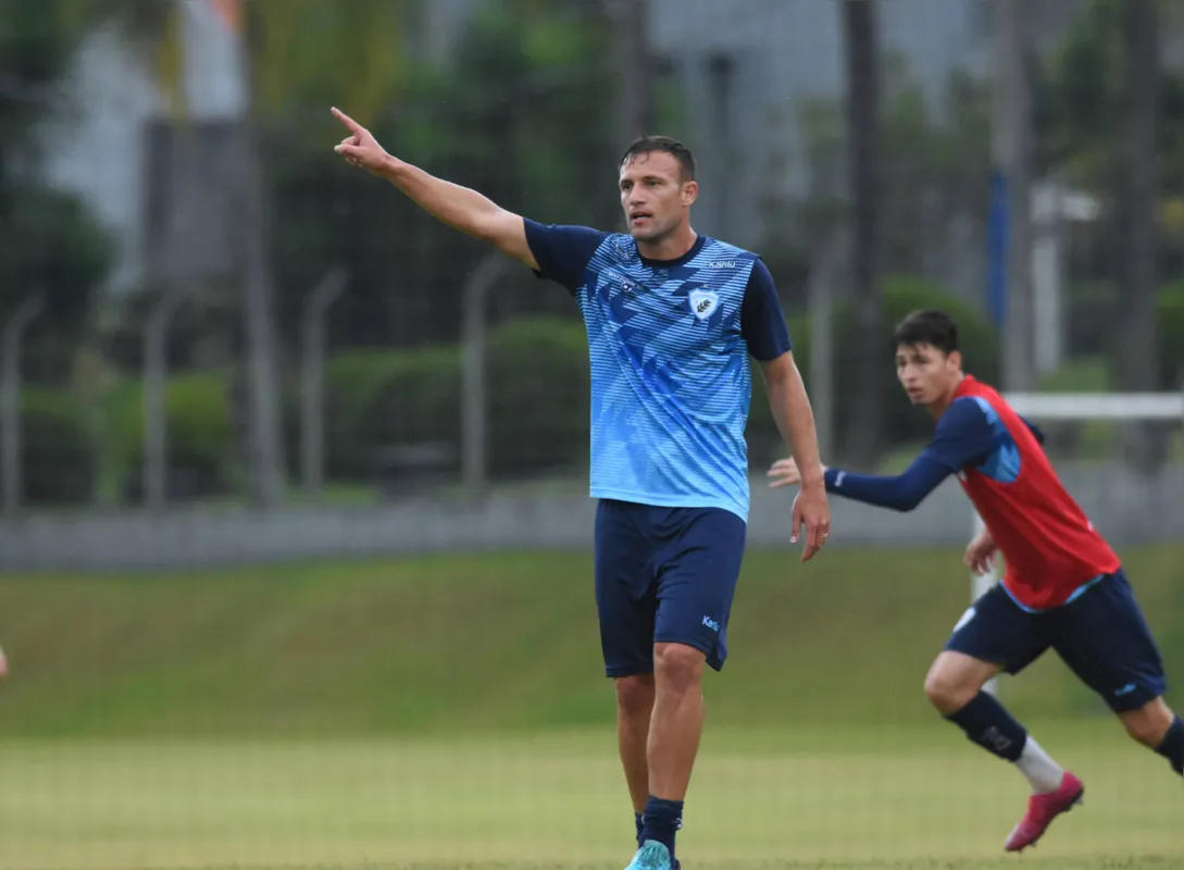 O volante Escobar, um dos mais experientes do time: LEC quer primeira vitória  