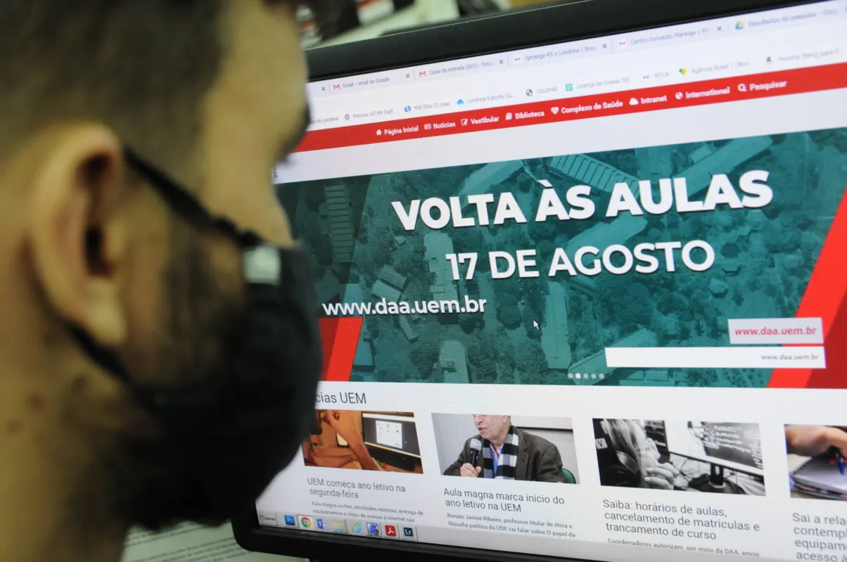 A previsão é que 14,2 mil alunos de graduação da UEM devam permanecer em suas residências estudando de forma remota