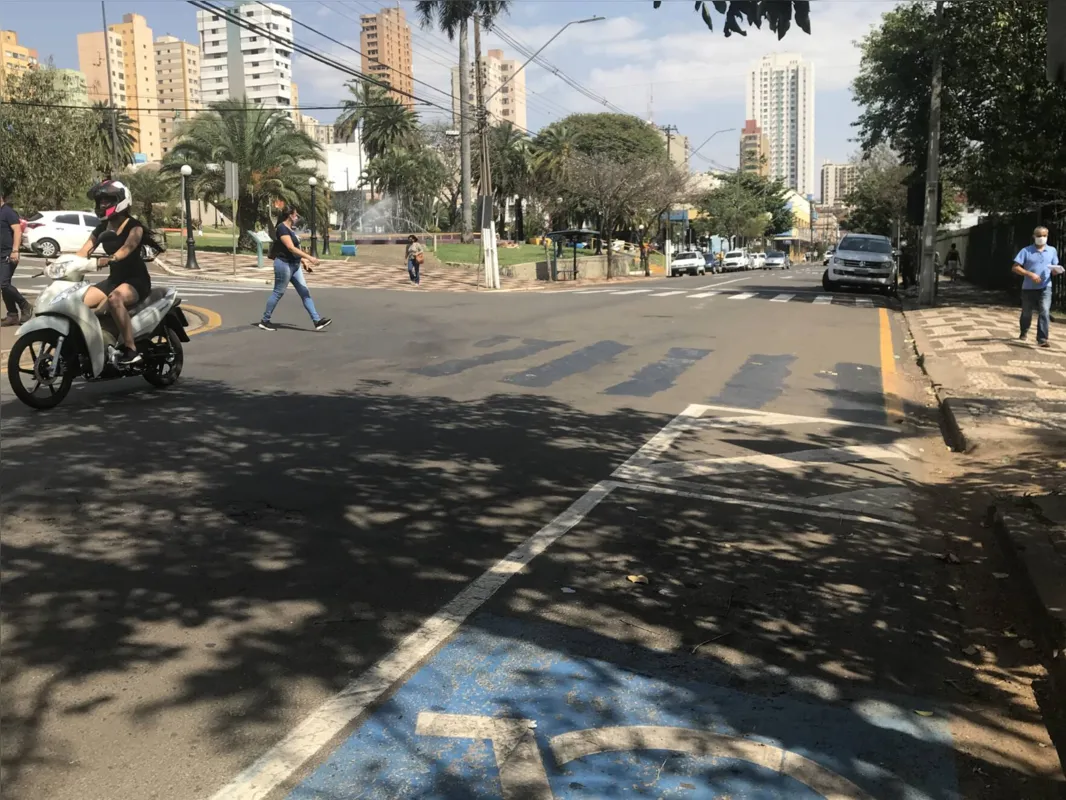 Imagem ilustrativa da imagem 'Velhos' hábitos no trânsito de Londrina colocam pedestres em risco