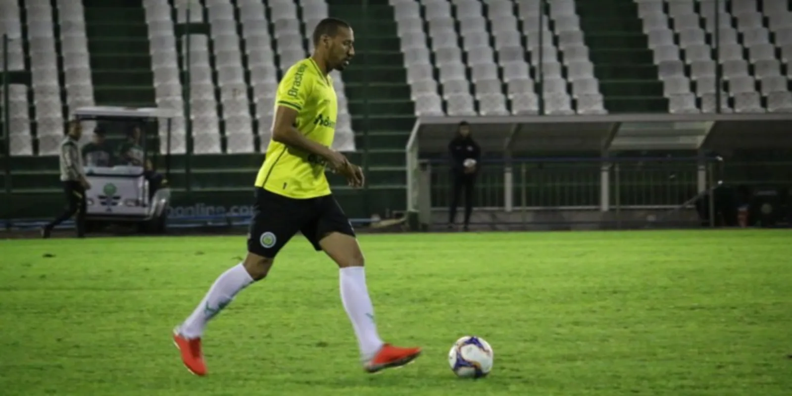 O zagueiro Renato é o terceiro reforço do Canarinho para a disputa do Campeonato Brasileiro Série C.