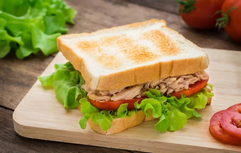 Sanduíches com recheios naturais de verduras e carnes brancas estão na preferência de que gosta de lanches saudáveis