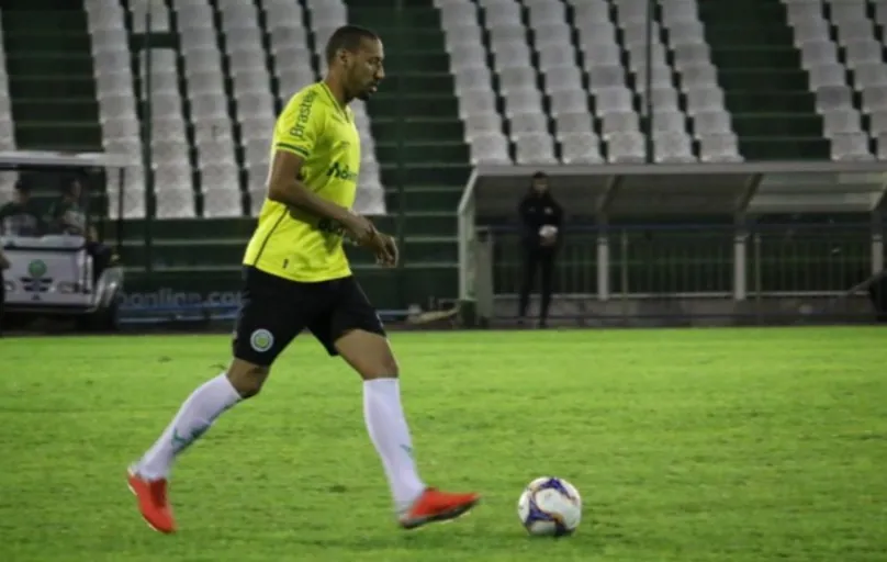 O zagueiro Renato é o terceiro reforço do Canarinho para a disputa do Campeonato Brasileiro Série C.