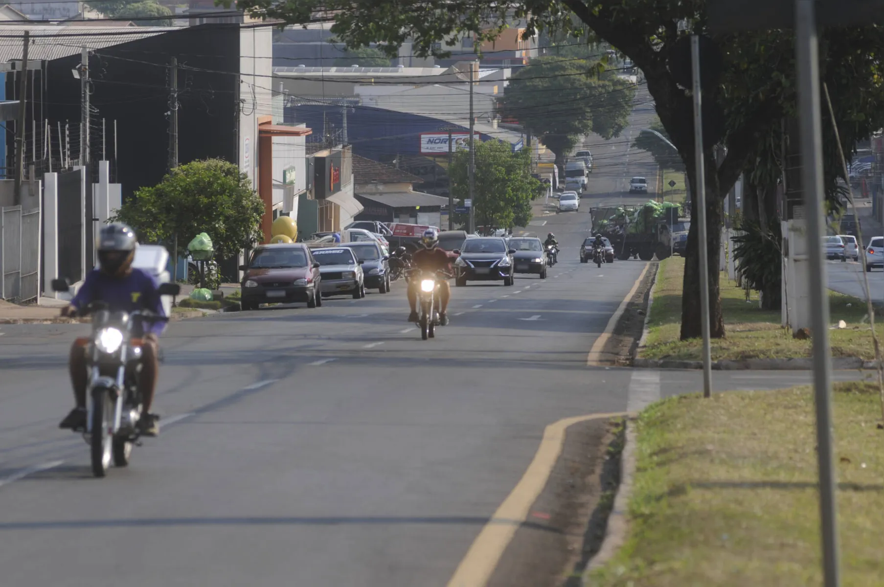 A artéria principal de bairros da zona oeste de Londrina tem trânsito intenso, mas houve um tempo em que era preciso caminhar muito para chegar na região 