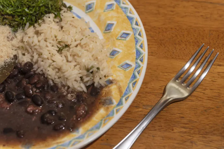 O arroz está presente na mesa dos brasileiros todos os dias, formando o infalível arroz com feijão