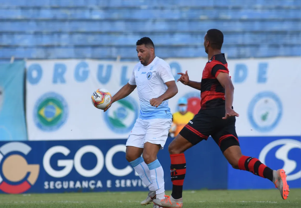 O técnico Alemão minimizou o momento ruim do centroavante Carlos Henrique: "Ele vem sofrendo porque ficou muito tempo sem jogar e treinar"