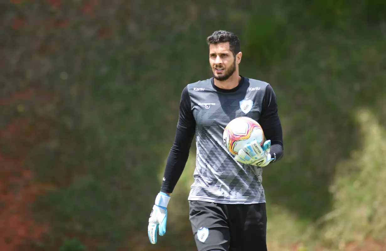 Dalton foi titular nos 15 jogos na série C: "Temos que buscar a classificação o quanto antes"