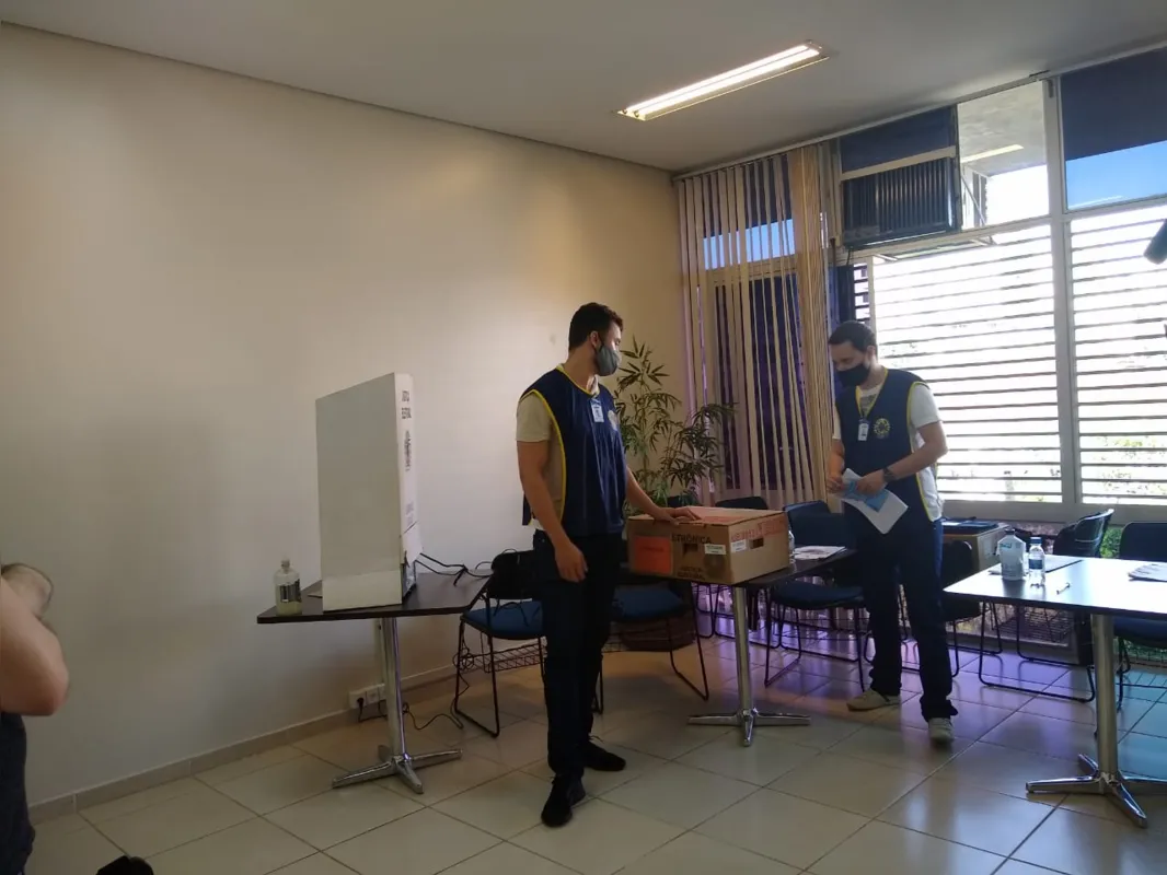 Imagem ilustrativa da imagem Álvaro Loureiro é o primeiro candidato a prefeito a votar neste domingo