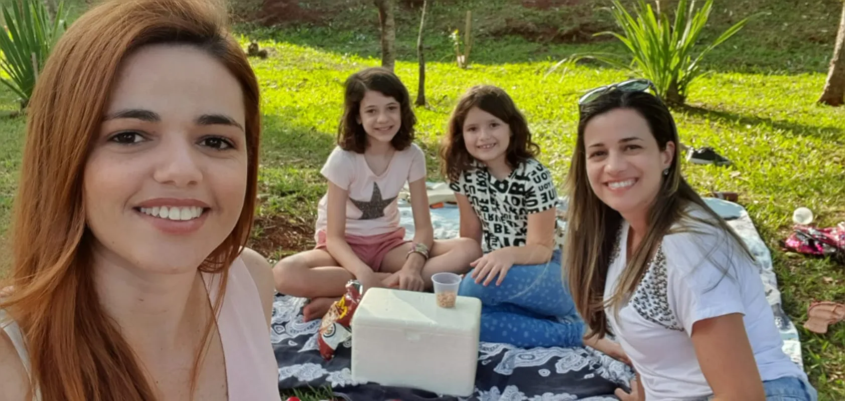 Com a reabertura de espaços públicos, Mariella e Fabíola promoveram  encontro das filhas Alícia e Clara