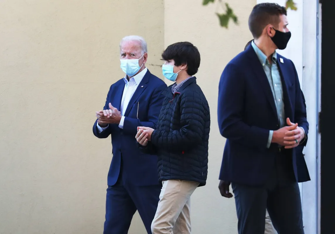 Joe Biden encontra-se nesta segunda-feira (9) com um grupo de especialistas para traçar um plano nacional de combate à covid