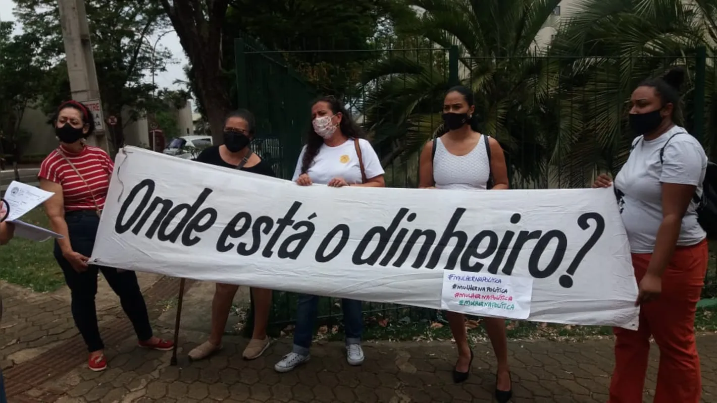 Imagem ilustrativa da imagem Candidatas a vereadora protestam pela falta de recursos eleitorais