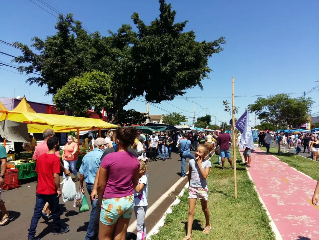 Imagem ilustrativa da imagem Candidatos fazem corpo a corpo na feira dos Cinco Conjuntos