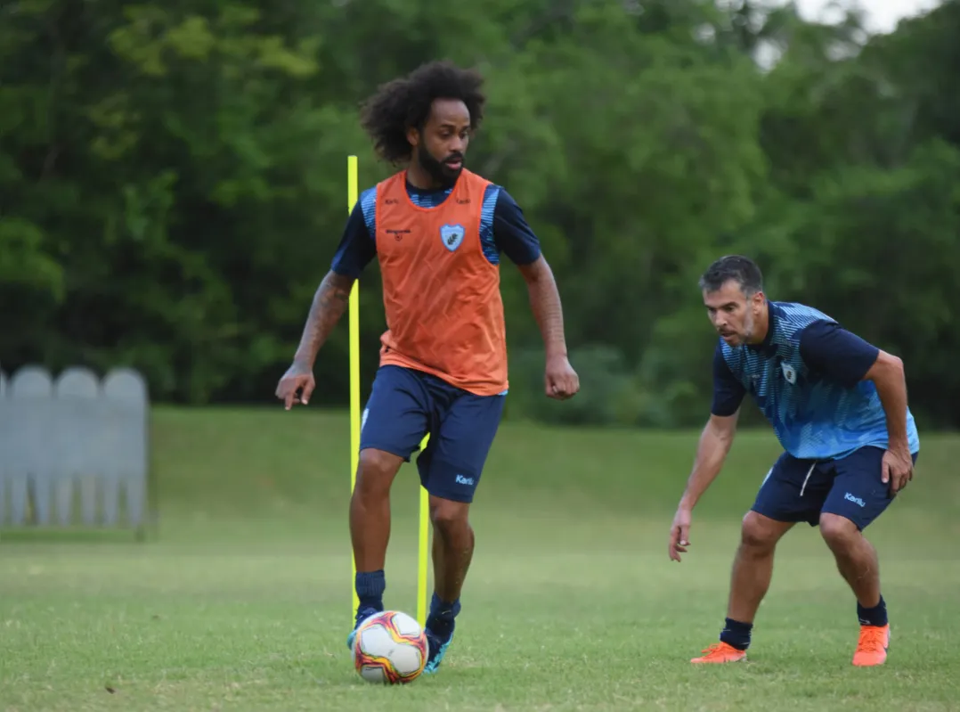 Celsinho aprimora a parte física para poder reestrear com a camisa do Londrina