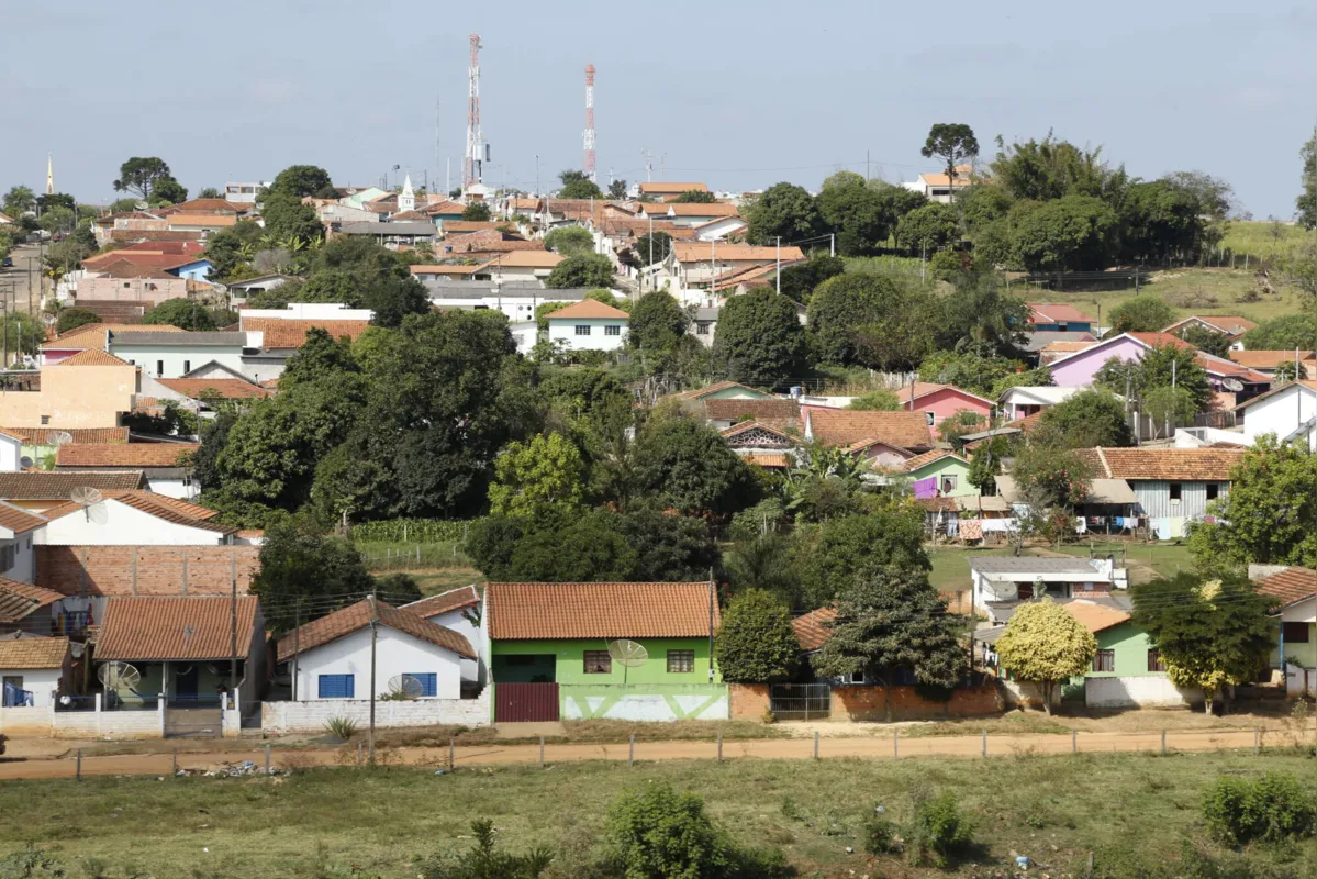 Santana do Itararé, no Norte Pioneiro, tem cerca de 5,2 mil habitantes; coligação traz dois partidos que nacionalmente assumem posições antagônicas