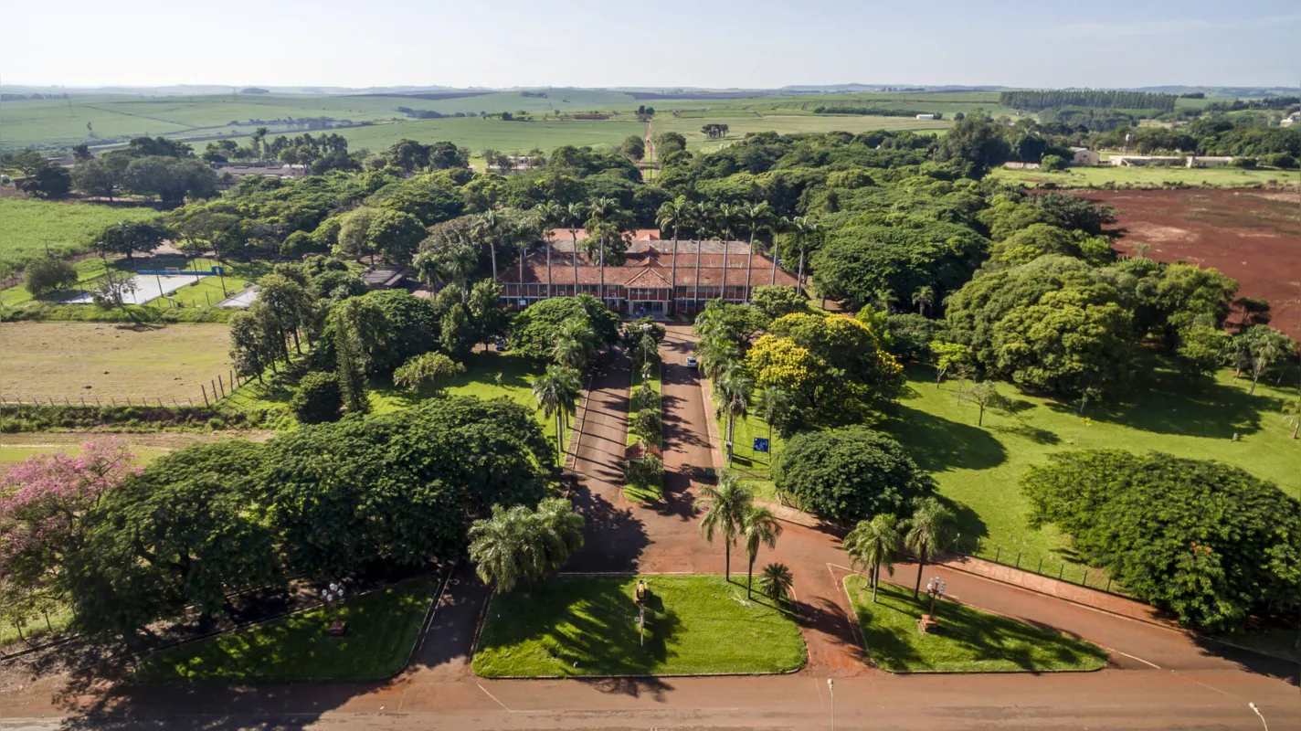Campus Luiz Meneghel, em Bandeirantes: fazenda escola com 150 hectares