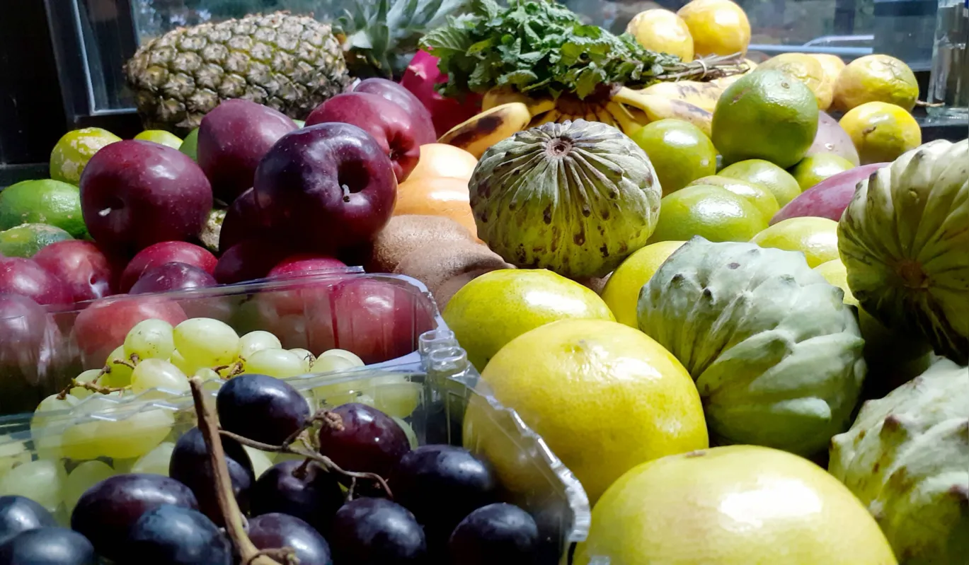 Como a produção depende de fatores, especialmente o clima, os produtos variam a cada semana 