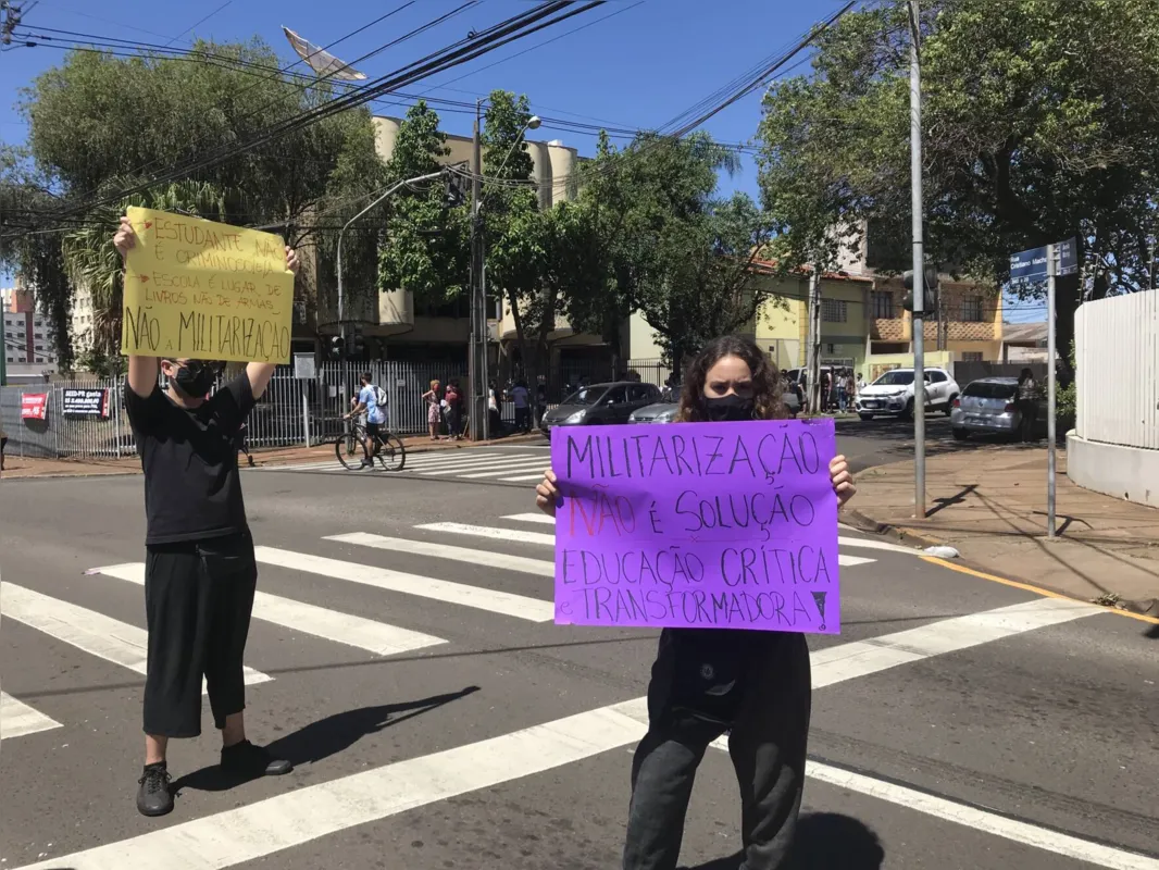 Imagem ilustrativa da imagem Educadores se mobilizam contra implantação de colégios cívico-militares