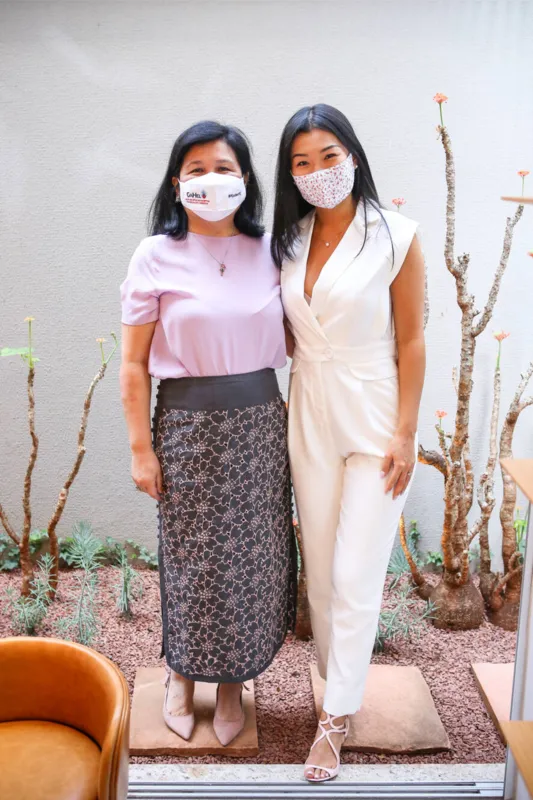 Marcia Kobayashi e a filha, Déborah