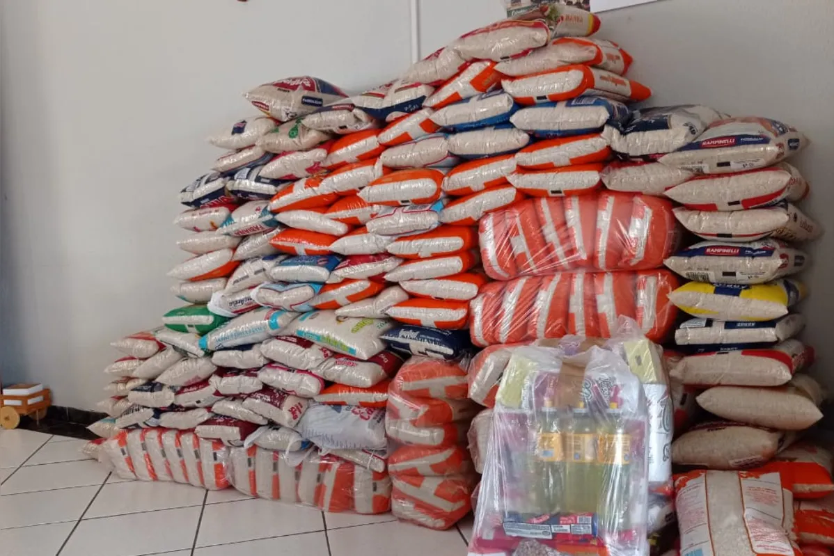 Imagem ilustrativa da imagem Escolas de Cornélio arrecadam 6 t de alimentos