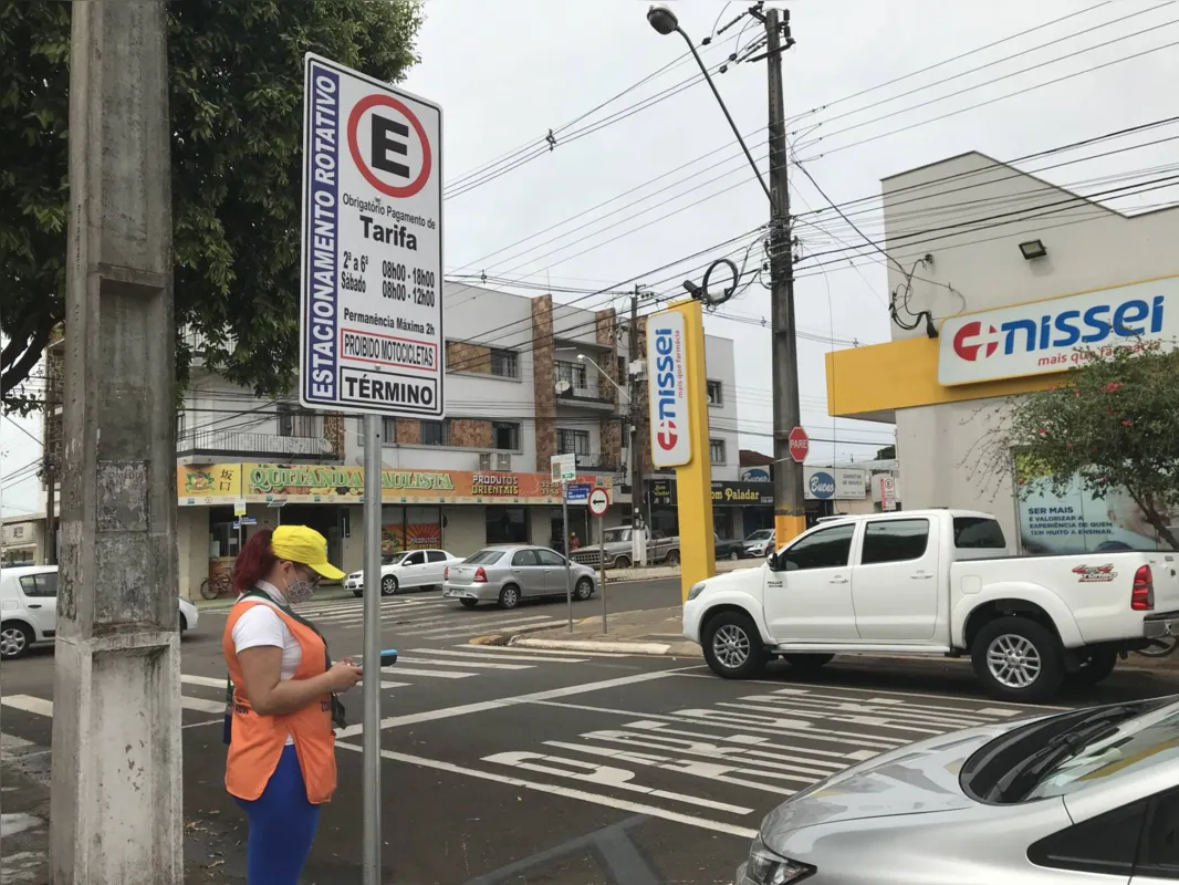 A previsão de arrecadação mensal com a exploração do serviço é de R$ 121.174,70, que serão destinados às melhorias no trânsito, segundo a prefeitura 