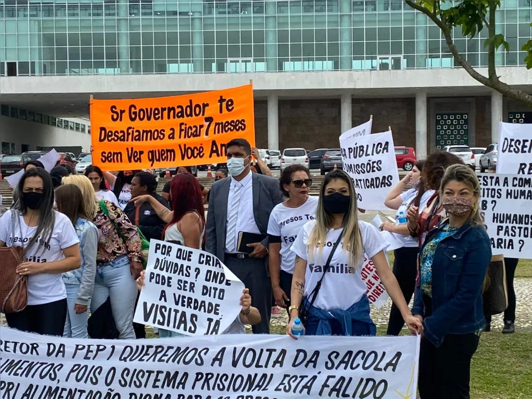 Imagem ilustrativa da imagem Familiares de detentos do Paraná protestam pela volta das visitas presenciais