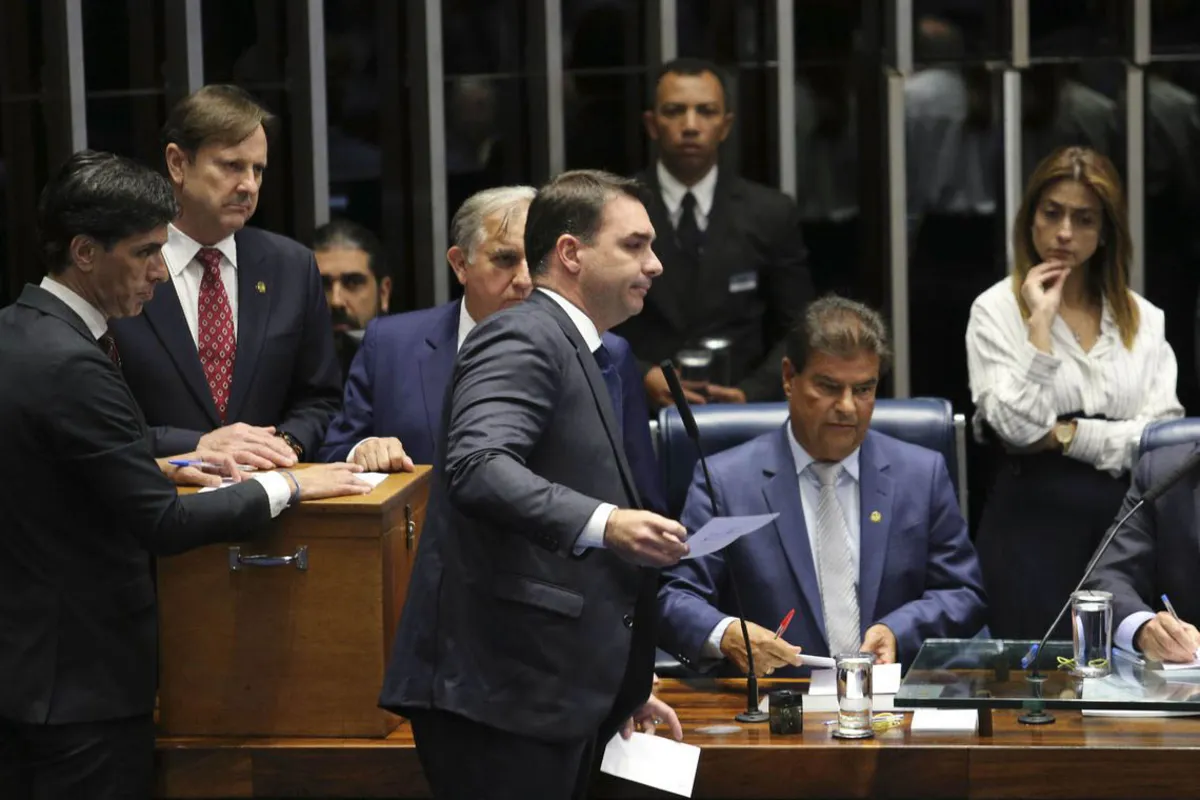 Imagem ilustrativa da imagem Flávio gera incômodo a aliados de Bolsonaro