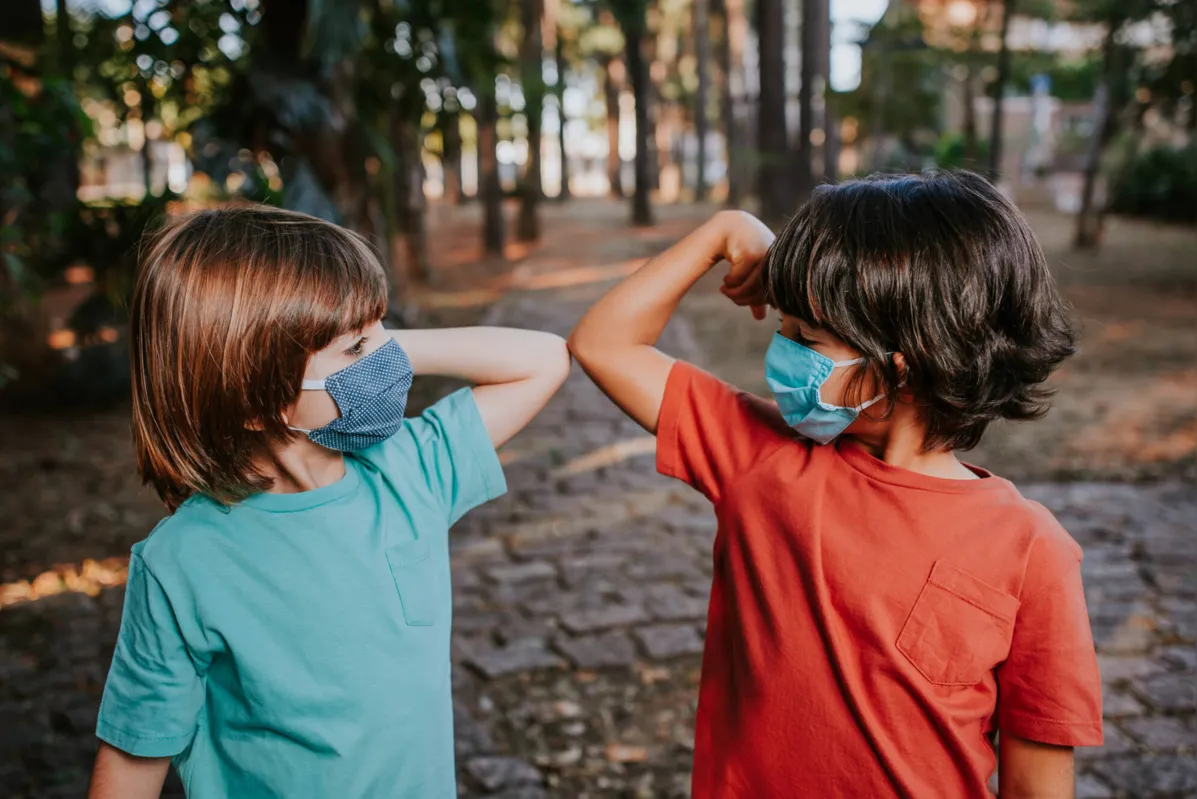 Além de vacinas, uso de máscara, distanciamento e higiene correta podem impedir contaminação