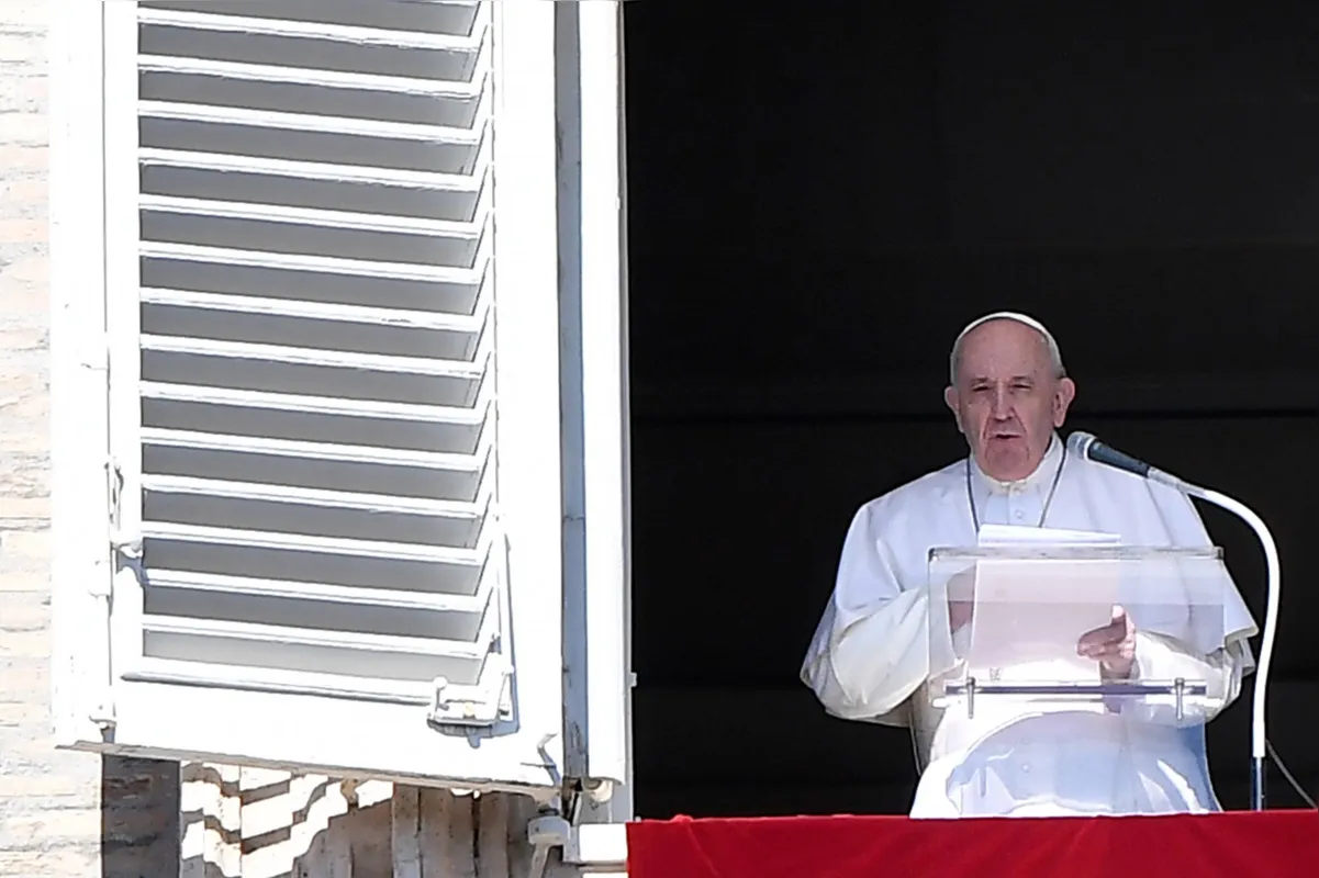 O papa Francisco quer uma Igreja que acolha transgêneros, mas sem reconhecê-los como naturais 