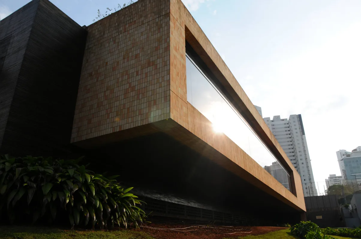 Imagem ilustrativa da imagem Imobiliária negocia retorno da Angeloni a Londrina