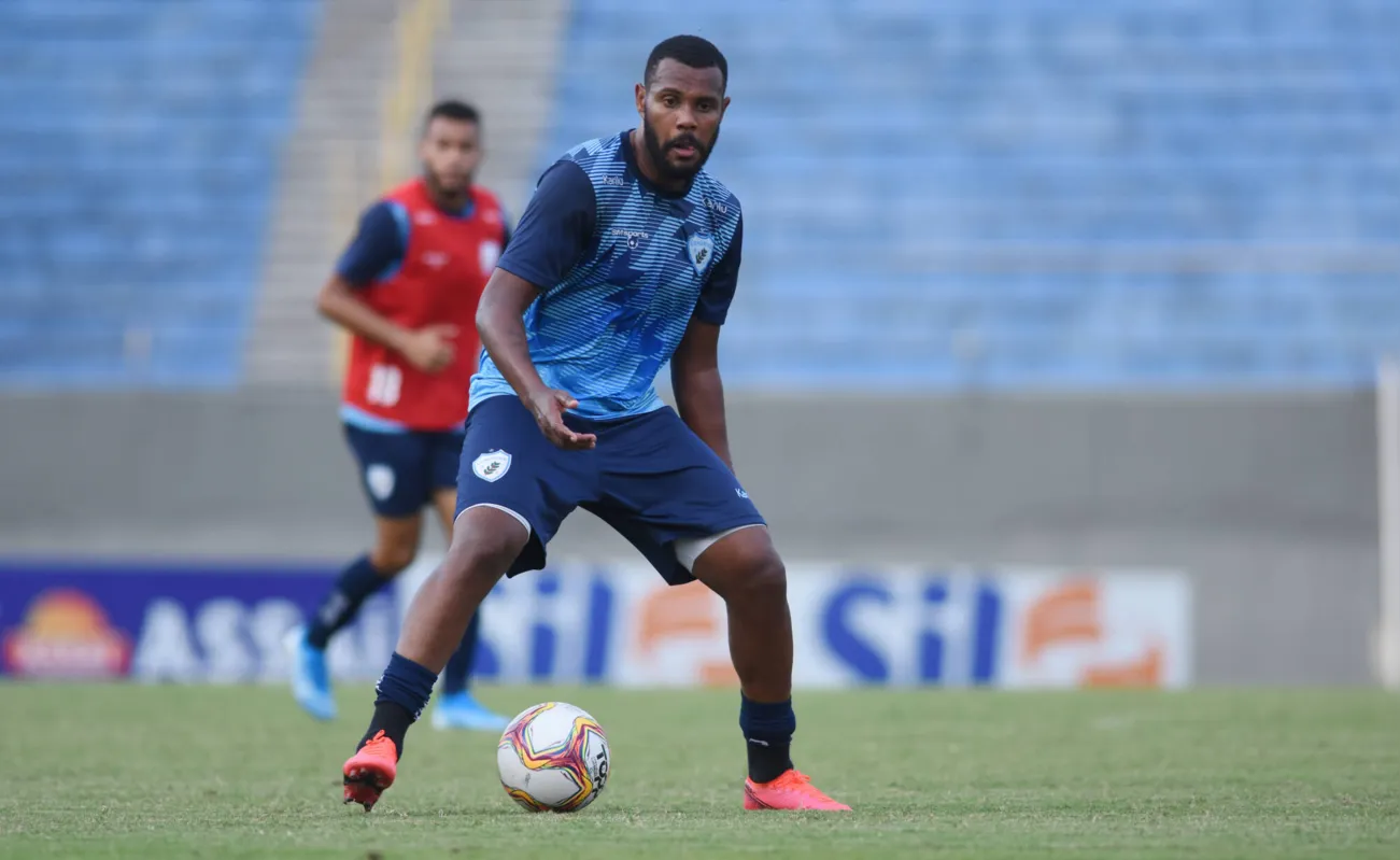 Depois de cumprir suspensão, Adenílson volta a ser o camisa 10 do Londrina no domingo