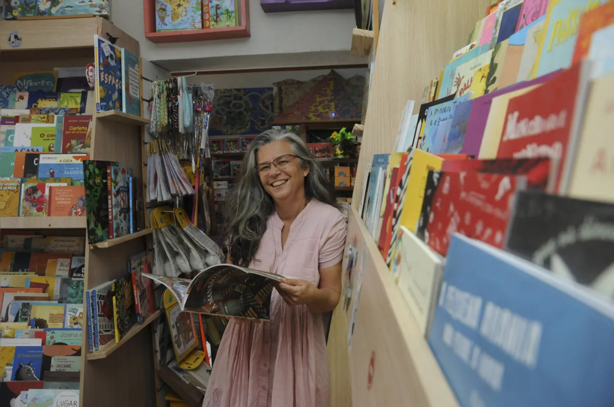 Para Denise Gentil, este momento de pandemia, livros como "O Monstro das Cores" e "Pode Chorar Coração, Mas Fique Inteiro" ajudam a organizar sentimentos