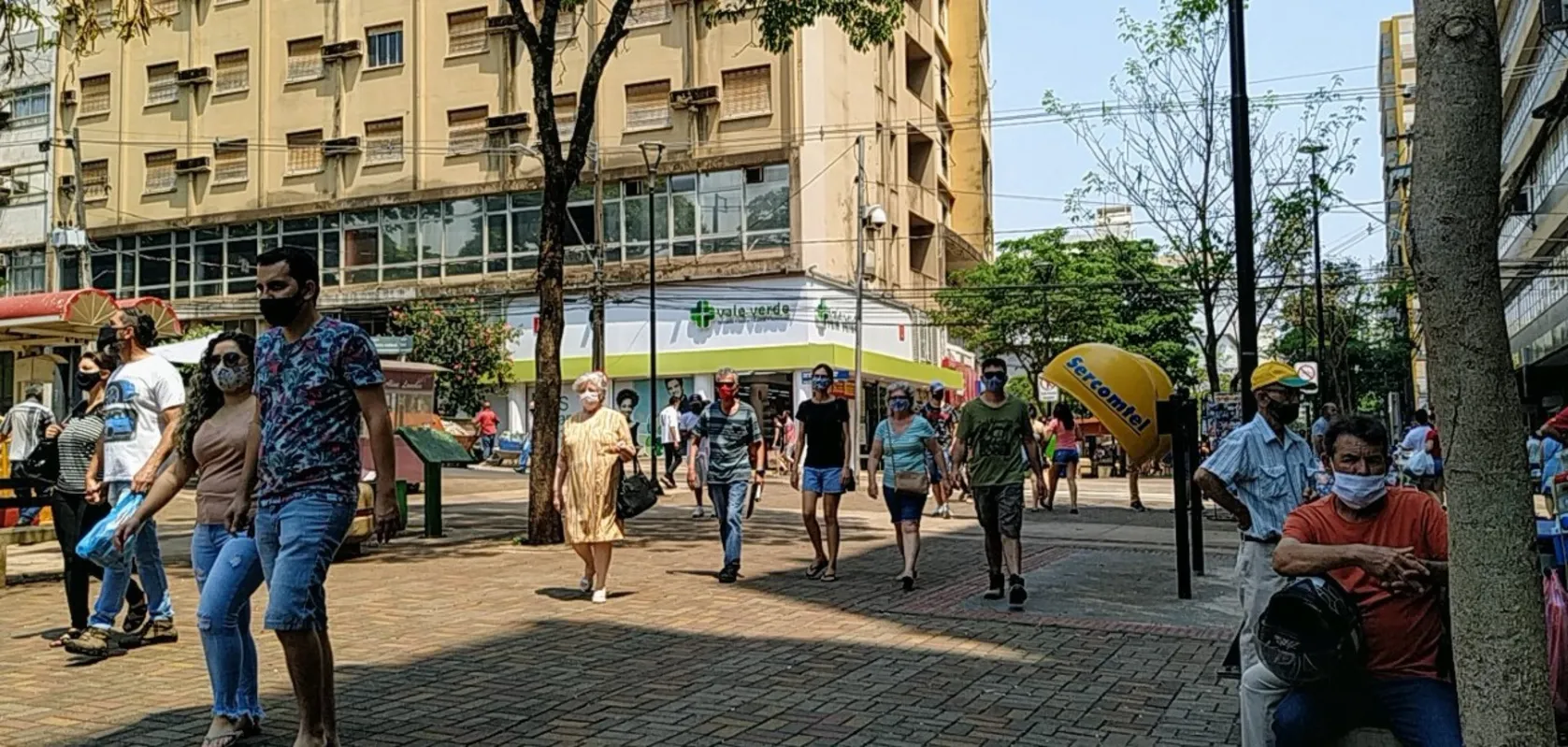 Imagem ilustrativa da imagem Lojistas comemoram reabertura aos sábados
