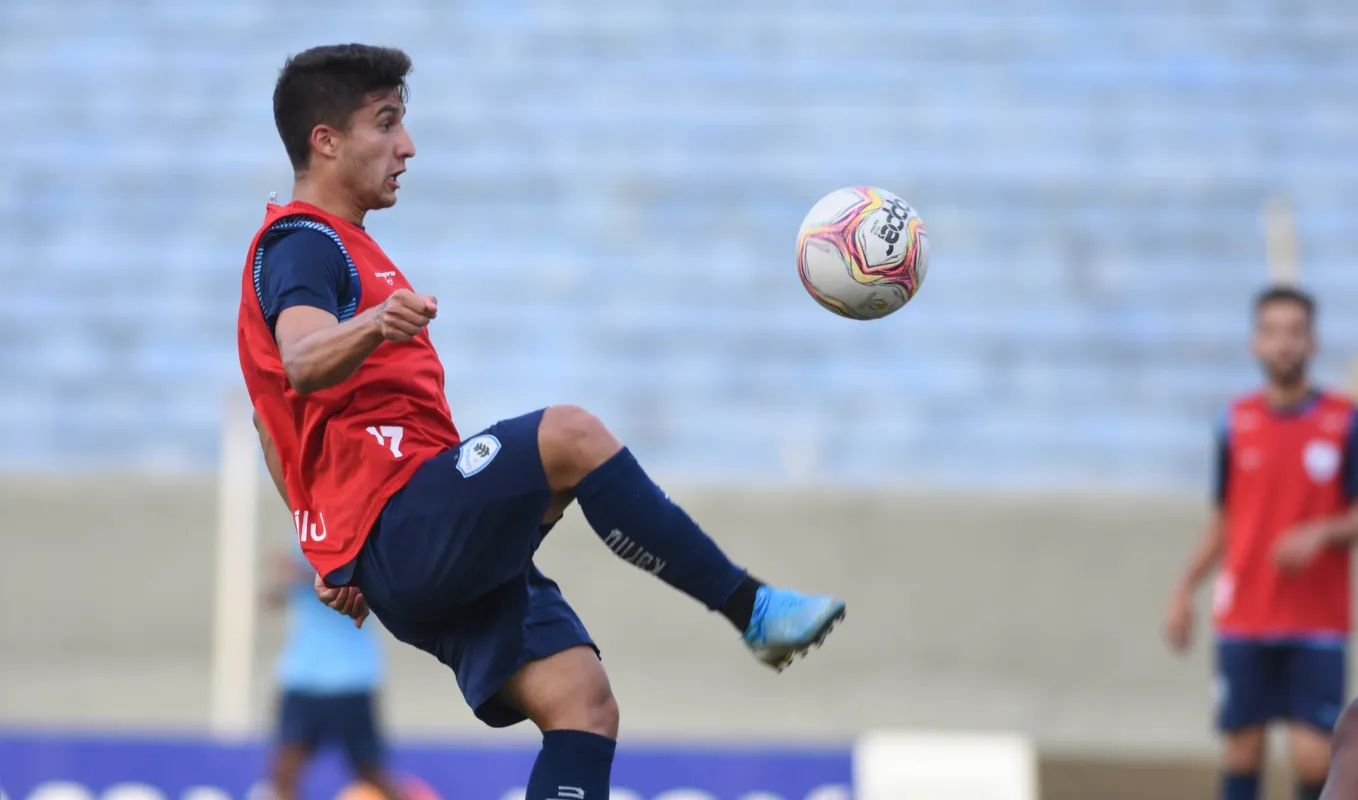 Victor Daniel marcou três gols nos últimos três jogos e volta a ser titular do LEC no domingo