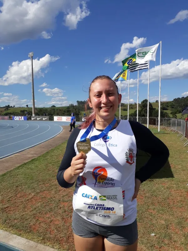 Júlia Barbosa conquistou o bicampeonato brasileiro sub-18 do lançamento do disco