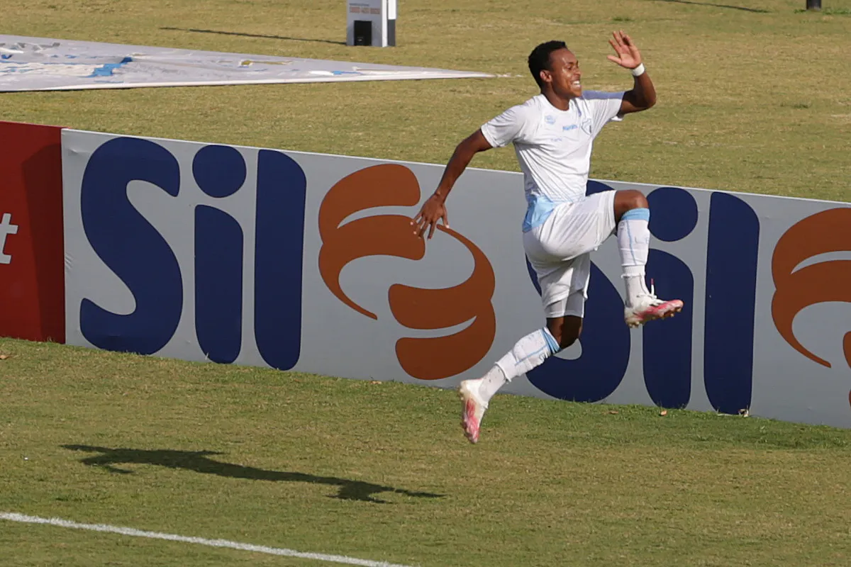 Londrina marcou três gols em um único jogo pela primeira vez na competição