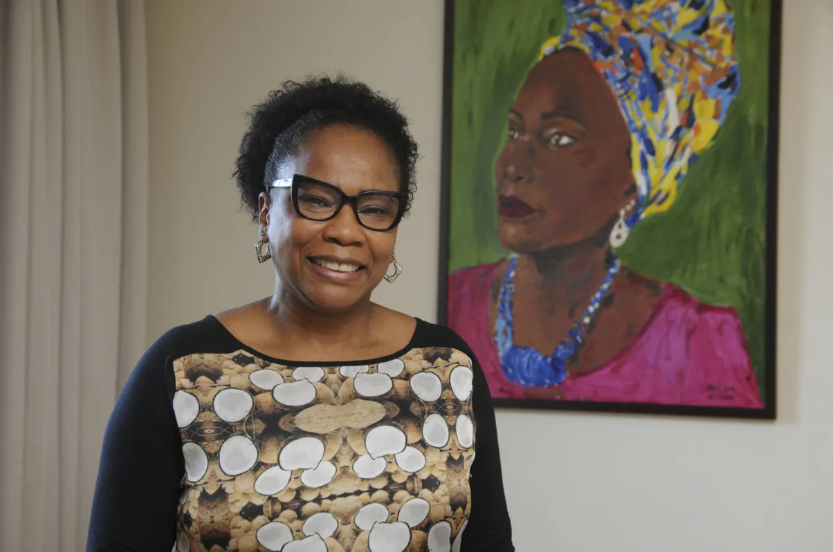 "A vida inteira eu trabalhei no combate às formas de racismo, intolerância, preconceito, meus alunos conseguem entender isso", conta a professora Lusinete Barbosa dos Santos 