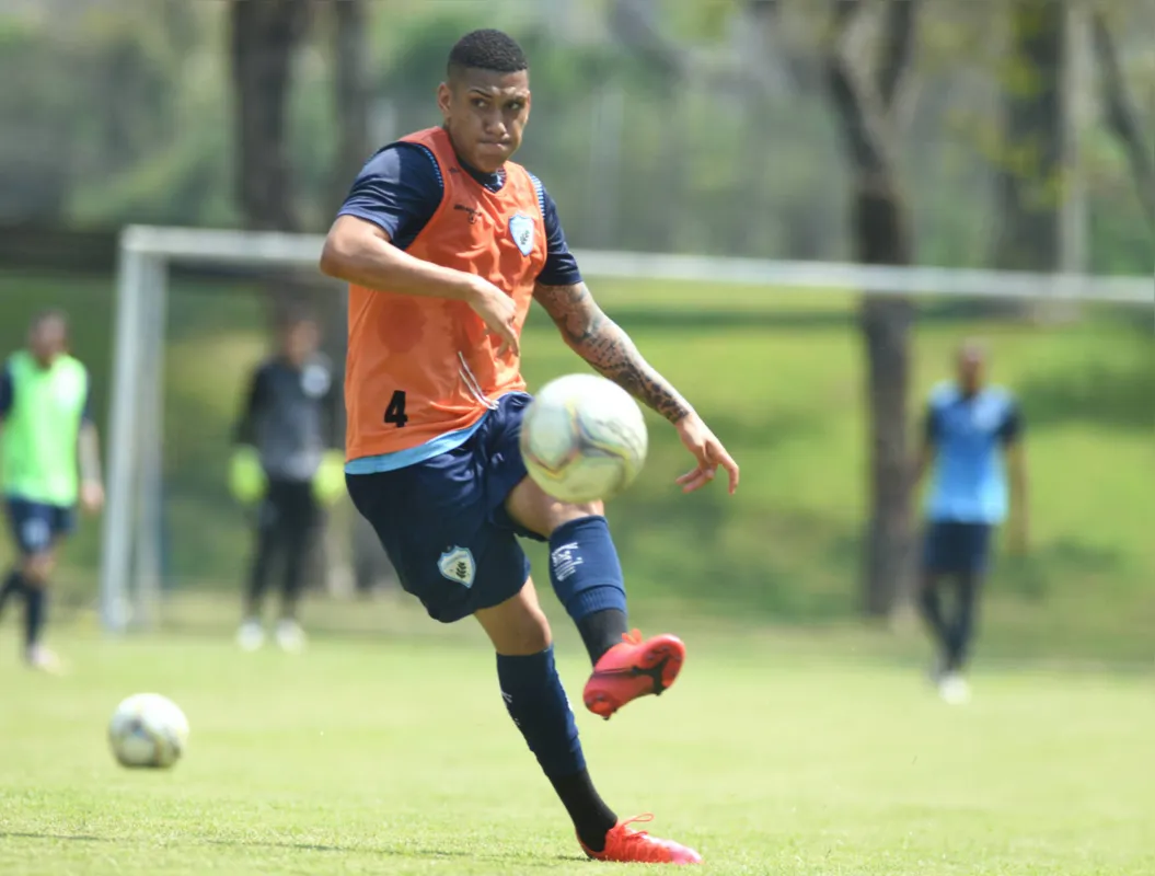 Danilo deve ser o escolhido pelo técnico Alemão para substituir o suspenso Adenílson