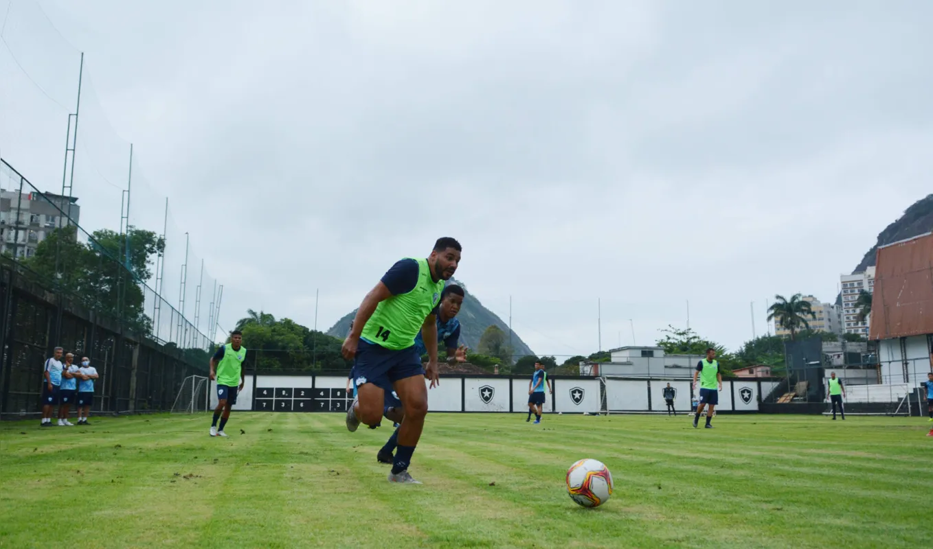 Autor do gol em Santa Catarina, Carlos Henrique segue como titular neste domingo