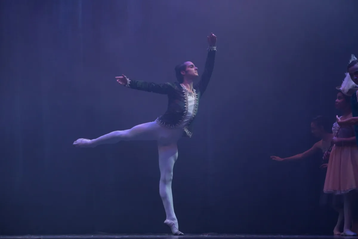 Hugo Vargas foi visitar o irmão em Israel e acabou sendo convidado a integrar o ballet nacional daquele país