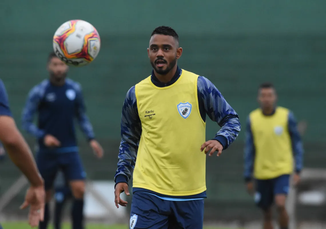 Recuperado de lesão no joelho, o lateral Rafael Rosa volta ao time no domingo