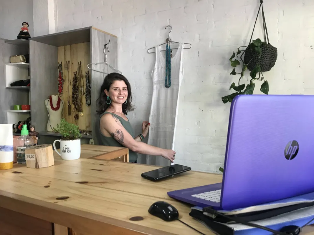 Luciane Justo: 90% dos clientes chegam à loja física de vendas e trocas de roupas pelo Instagram