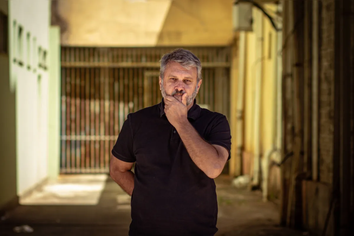Flavio Lanaro: "Quis escrever uma história que retratasse o sentimento de não pertencimento, de deslocamento em nosso próprio mundo"